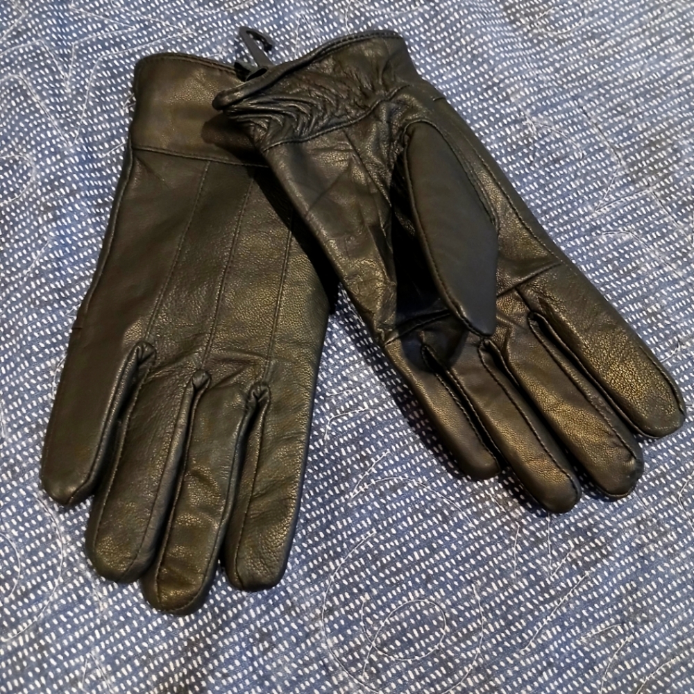 New Ladies Black Leather Gloves!